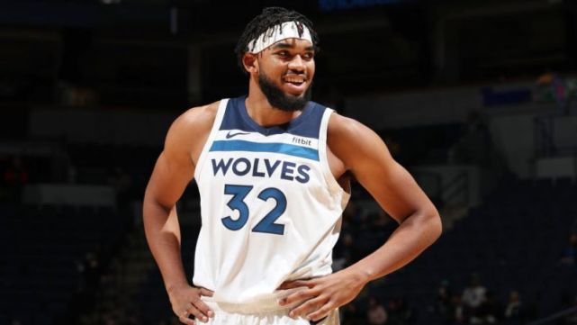 巴萨面临着 巴萨面临着